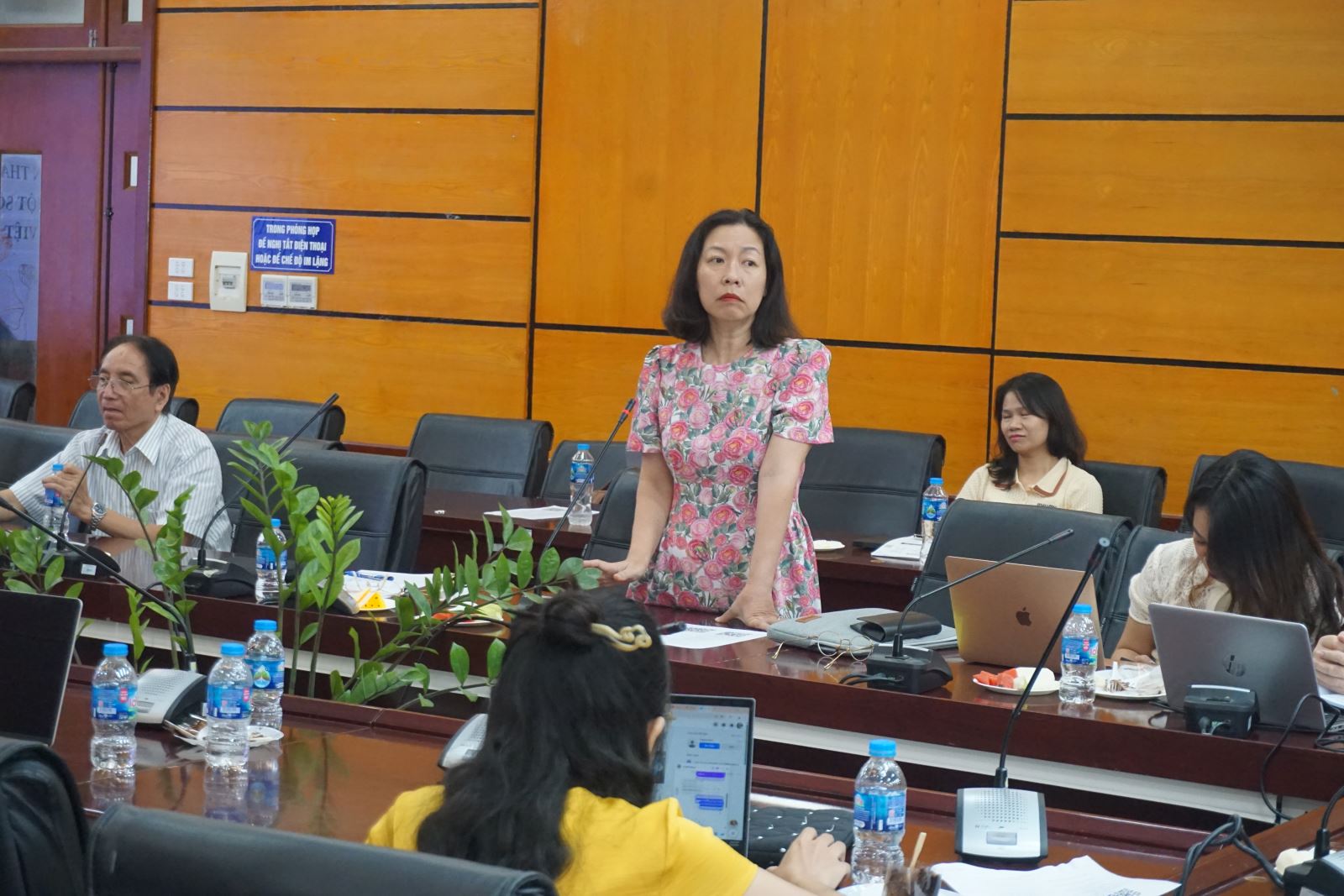 TS. Nguyễn Ngọc Bích - Trưởng bộ môn Luật Hành chính phát biểu tại Hội thảo